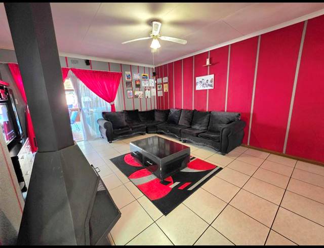 4 BEDROOM HOUSE FOR SALE IN FREEWAY PARK